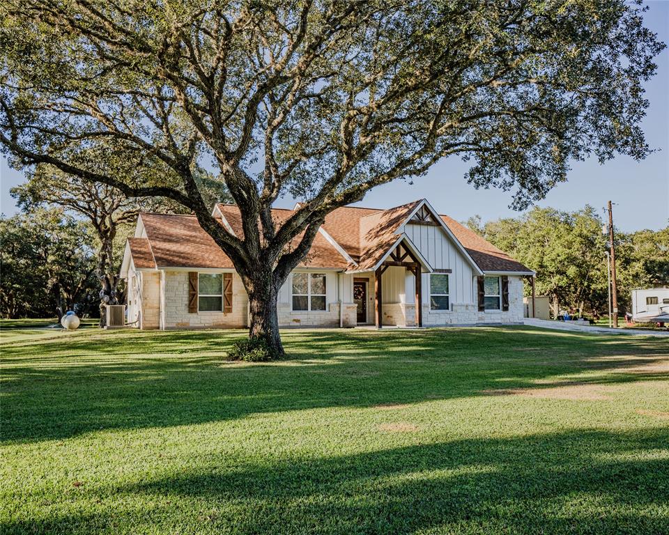 99 Pin Oak Circle, Van Vleck, Texas image 2