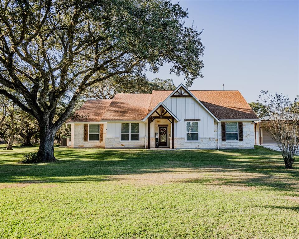 99 Pin Oak Circle, Van Vleck, Texas image 1