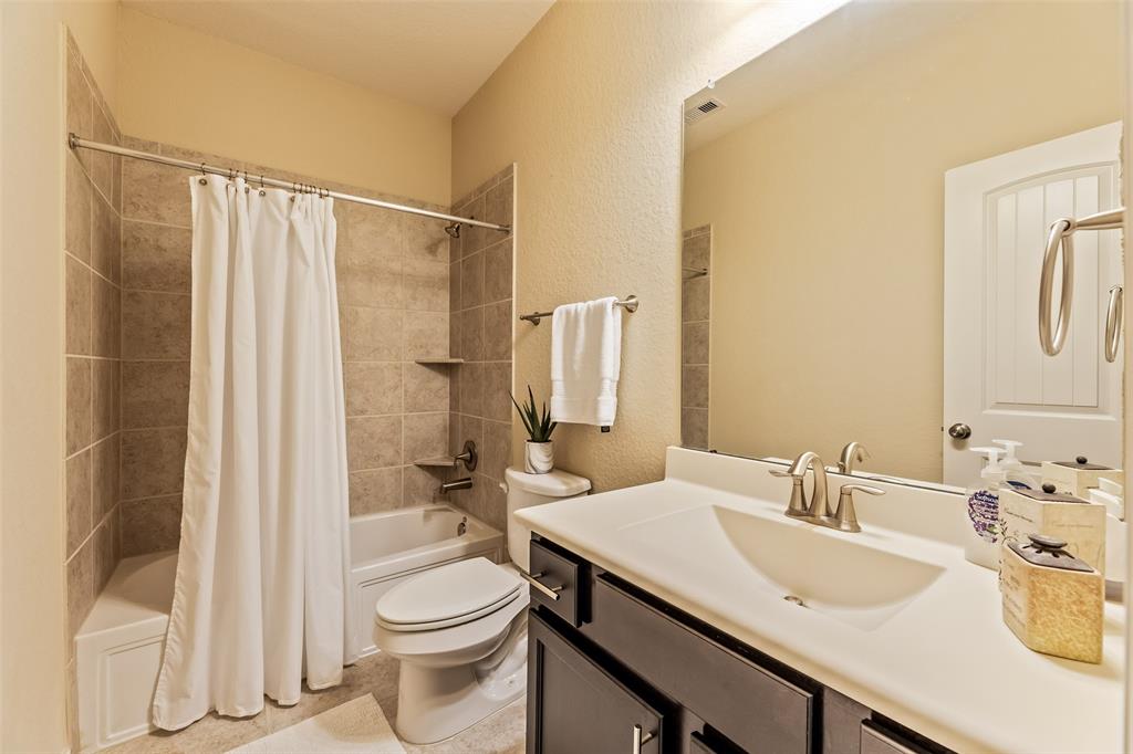 6811 Peach Mill Lane, Dickinson, Texas image 12