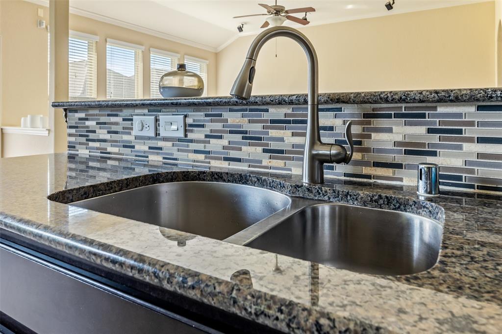 6811 Peach Mill Lane, Dickinson, Texas image 16