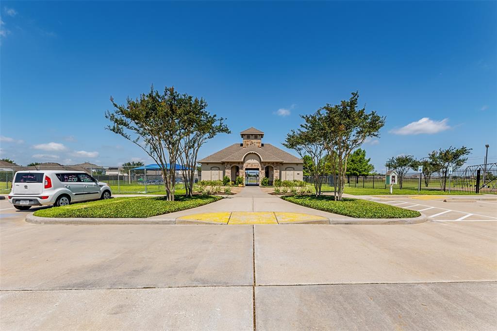 6811 Peach Mill Lane, Dickinson, Texas image 41