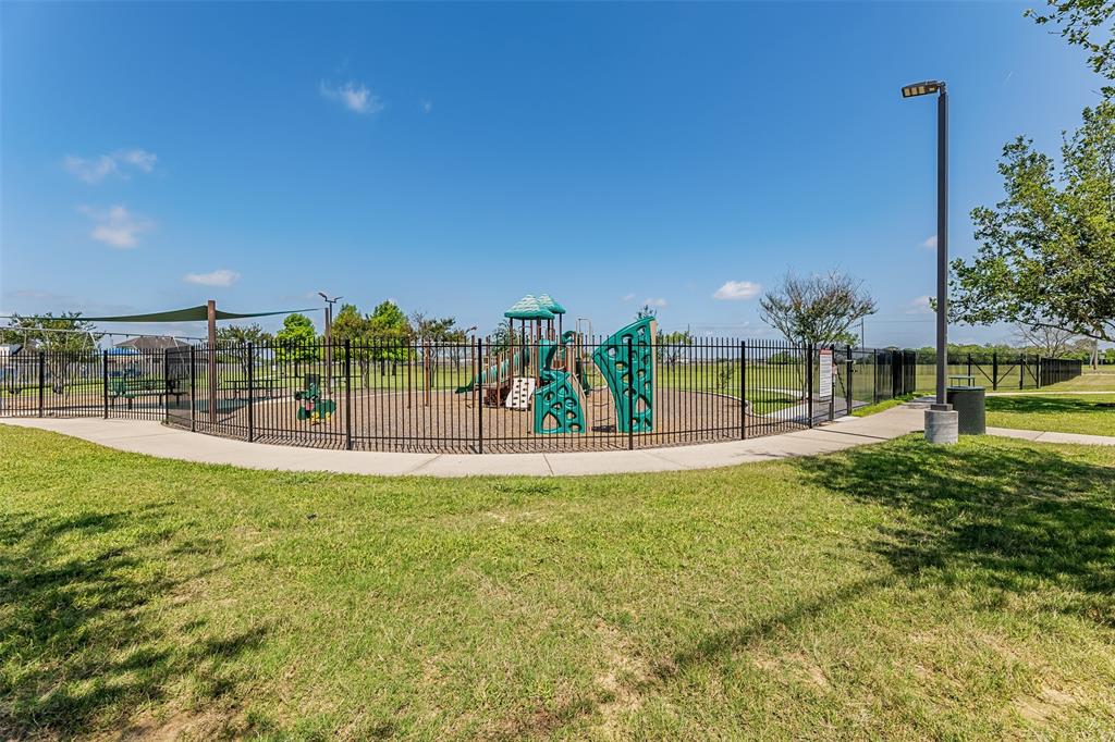 6811 Peach Mill Lane, Dickinson, Texas image 36