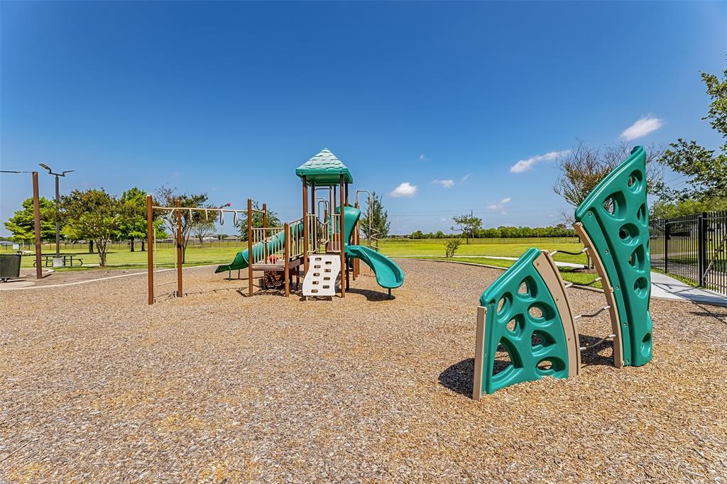6811 Peach Mill Lane, Dickinson, Texas image 37