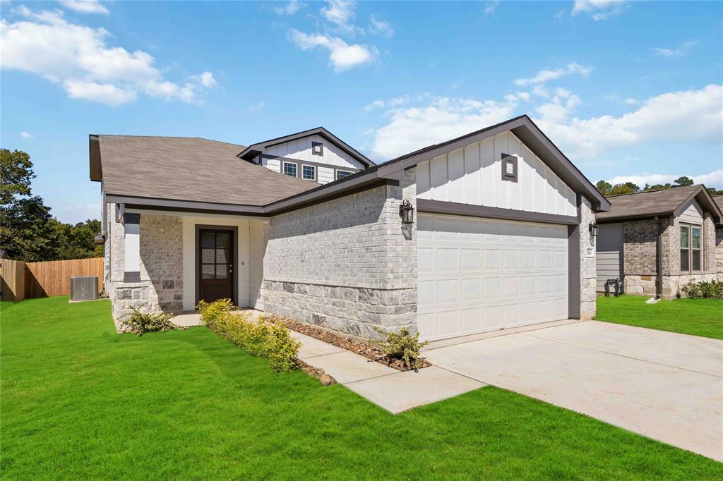 810 Clear Valley Lane Ln, Dayton, Texas image 1