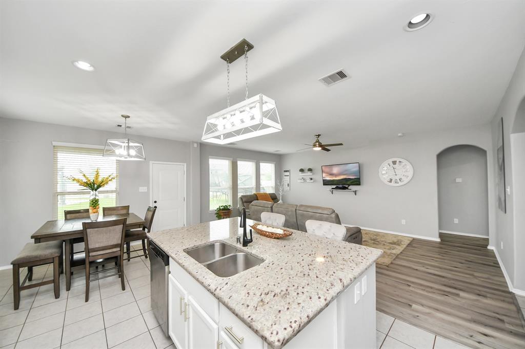 13714 Madera Bend Lane, Rosharon, Texas image 12