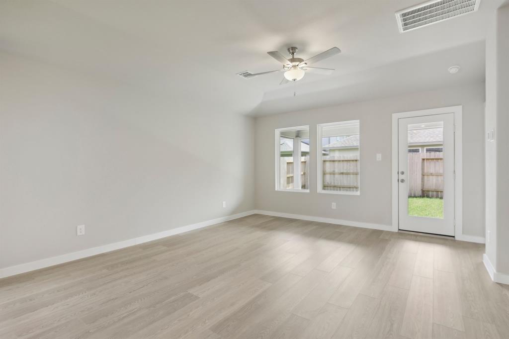 16821 Harvest Grove Lane, Conroe, Texas image 8
