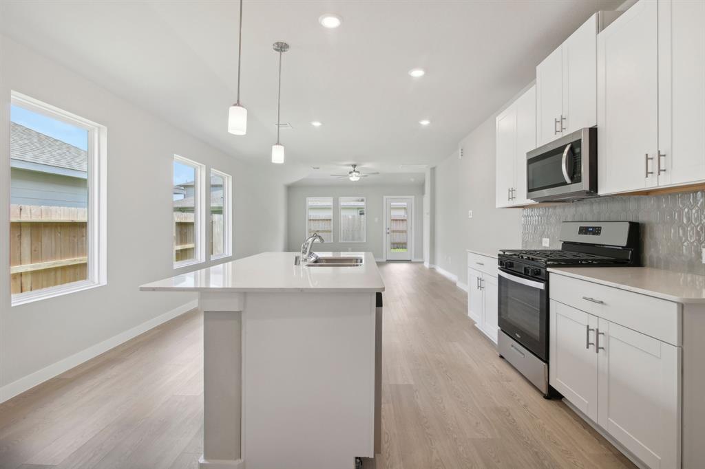 16821 Harvest Grove Lane, Conroe, Texas image 2