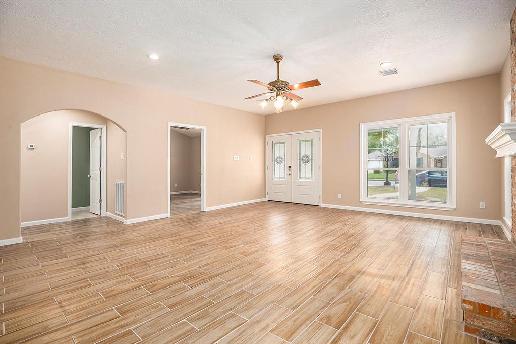 605 Kings Court, Dickinson, Texas image 6