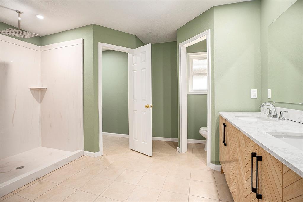605 Kings Court, Dickinson, Texas image 12