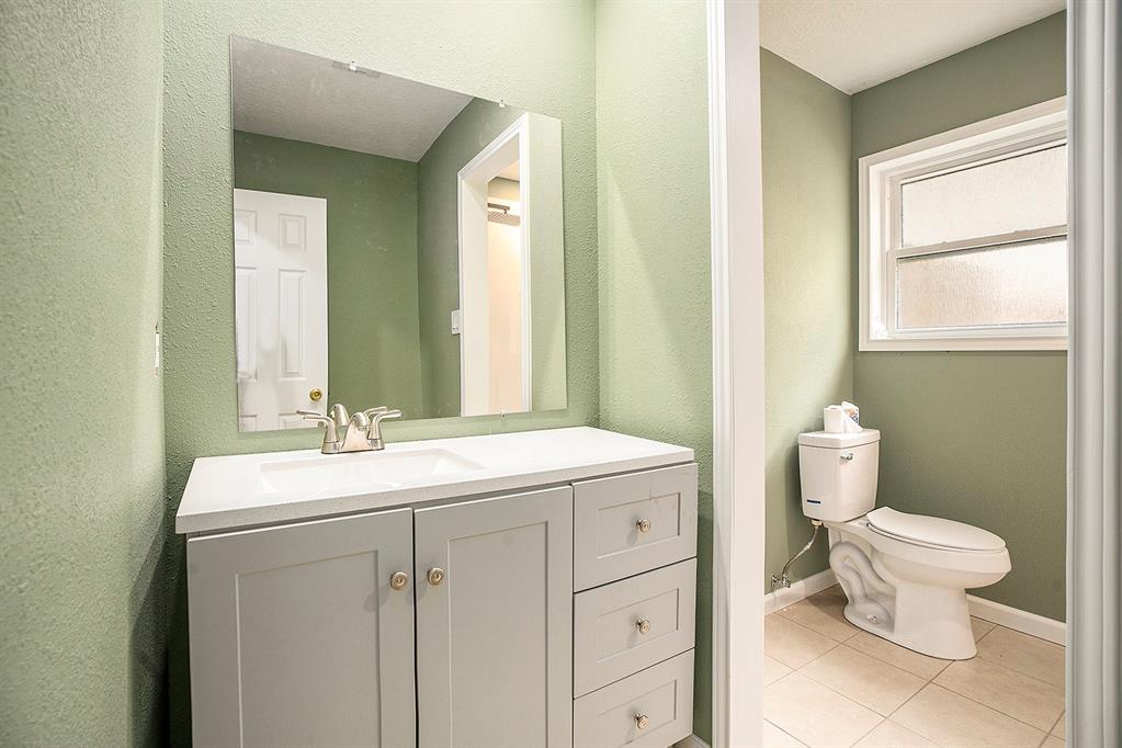 605 Kings Court, Dickinson, Texas image 17