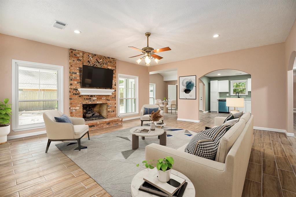 605 Kings Court, Dickinson, Texas image 3