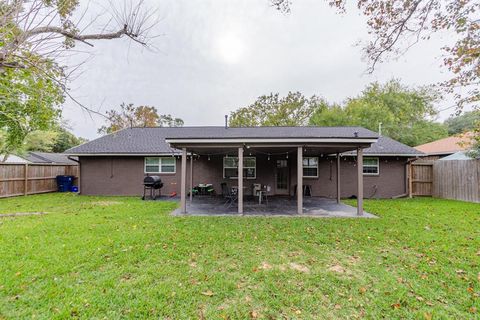 Single Family Residence in Friendswood TX 909 Oak Vista Court 22.jpg