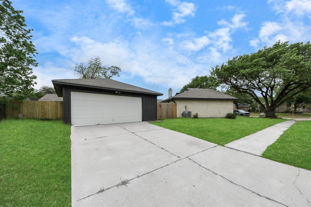 18703 Trail Bend Lane, Houston, Texas image 32
