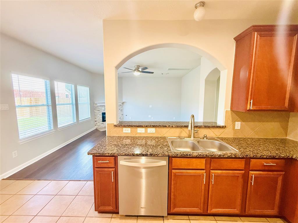 18814 Lantern Cove Lane, Tomball, Texas image 10