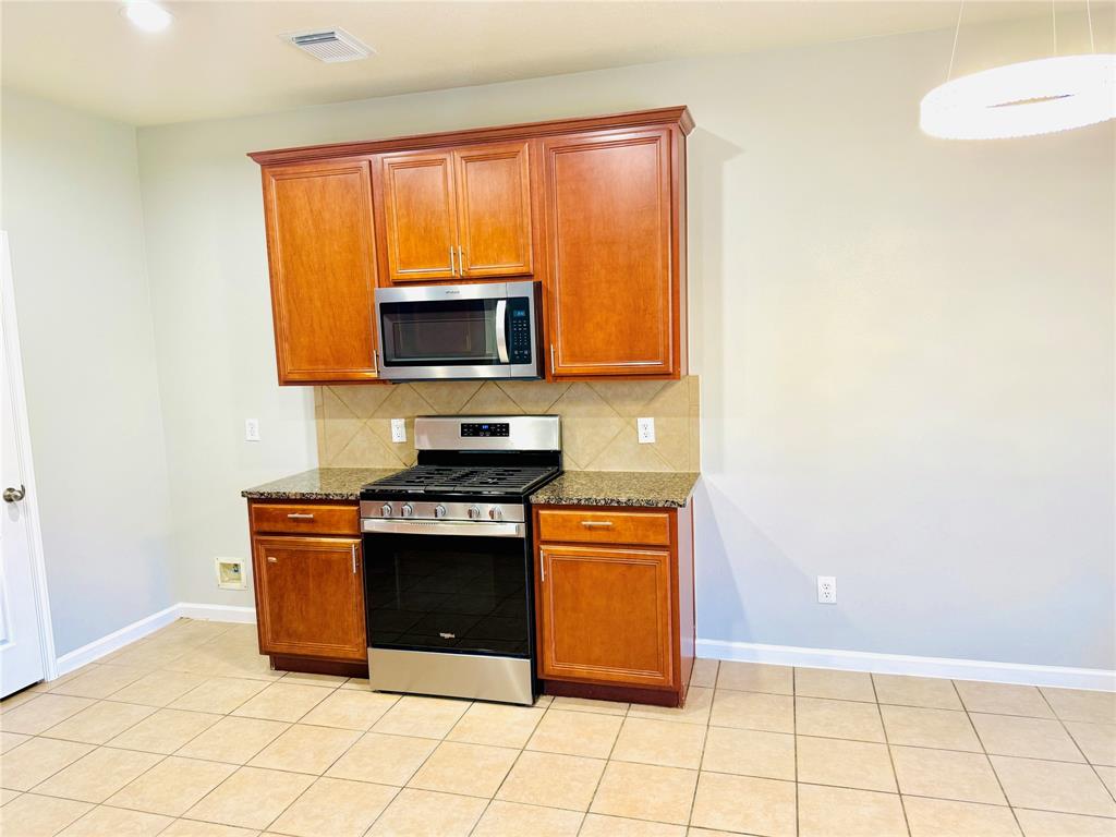 18814 Lantern Cove Lane, Tomball, Texas image 12