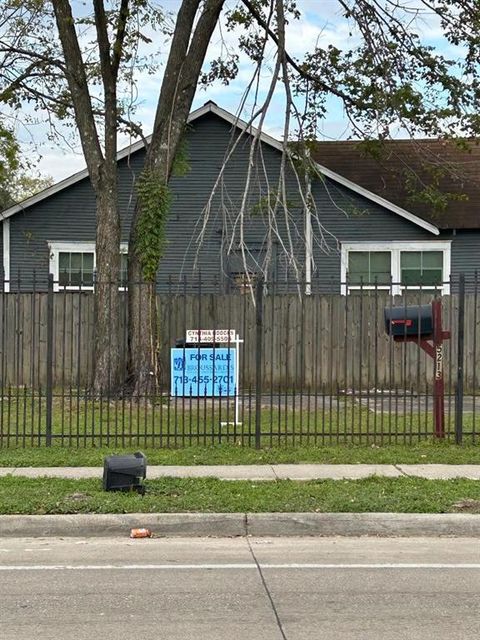 Photo of 5213 Lyons Avenue, Houston, TX 77020 (MLS # 6997258)