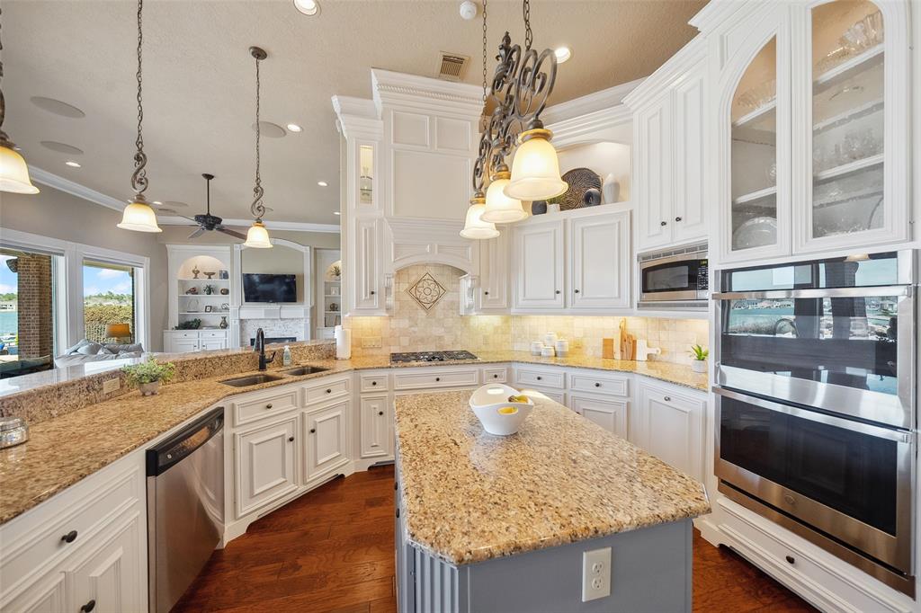 18722 E Cool Breeze Lane, Montgomery, Texas image 15