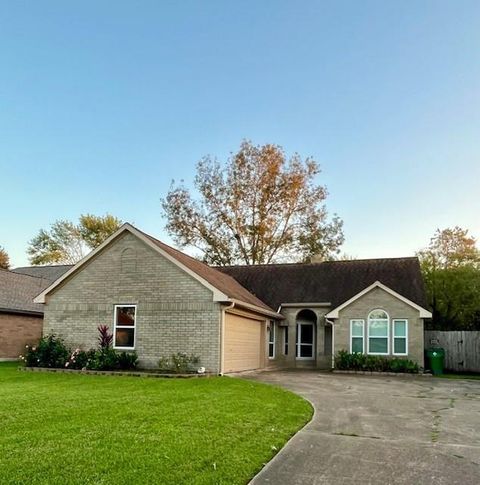 A home in Angleton