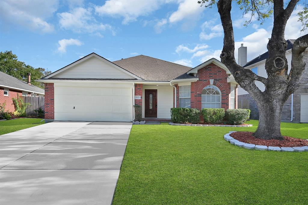 5023 Chase Stone Drive, Bacliff, Texas image 2