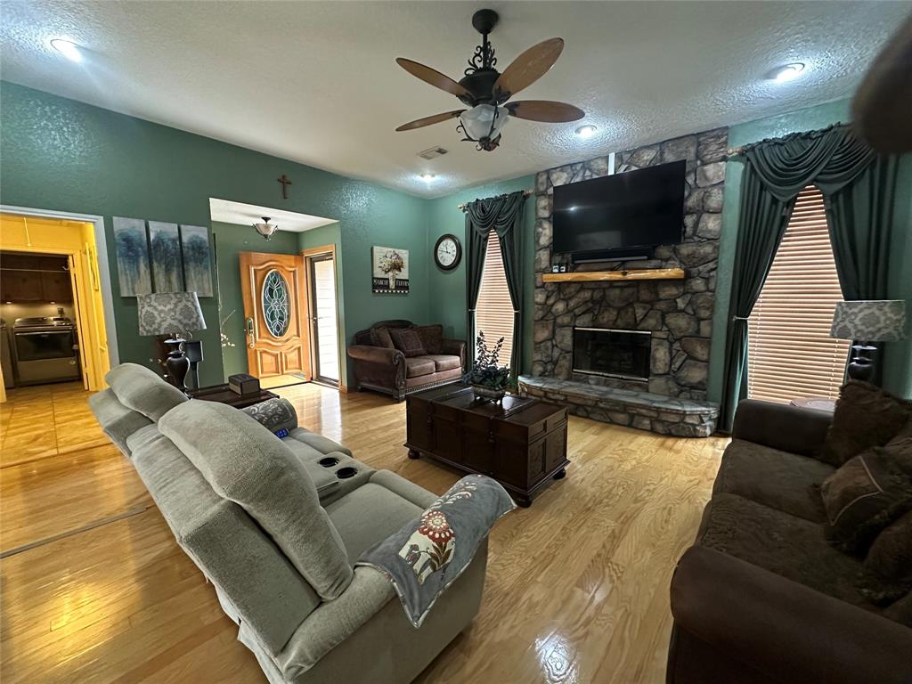625 County Road 698, Angleton, Texas image 23
