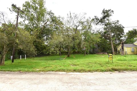 Photo of 2722 47th Street, Dickinson, TX 77539 (MLS # 82782489)