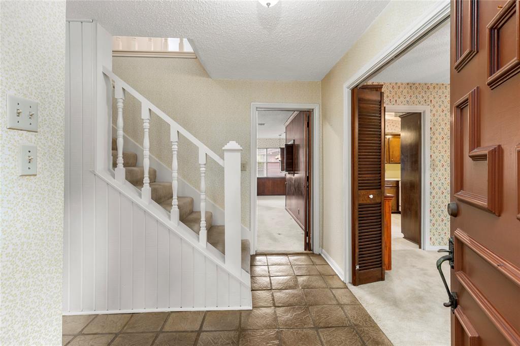 605 N Rivershire Drive, Conroe, Texas image 5