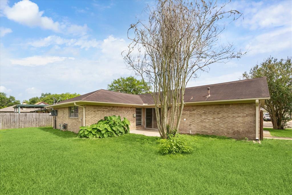 2114 Yorktown Court, League City, Texas image 12