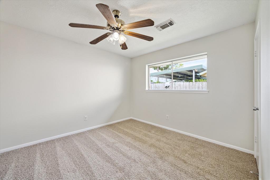 2114 Yorktown Court, League City, Texas image 8