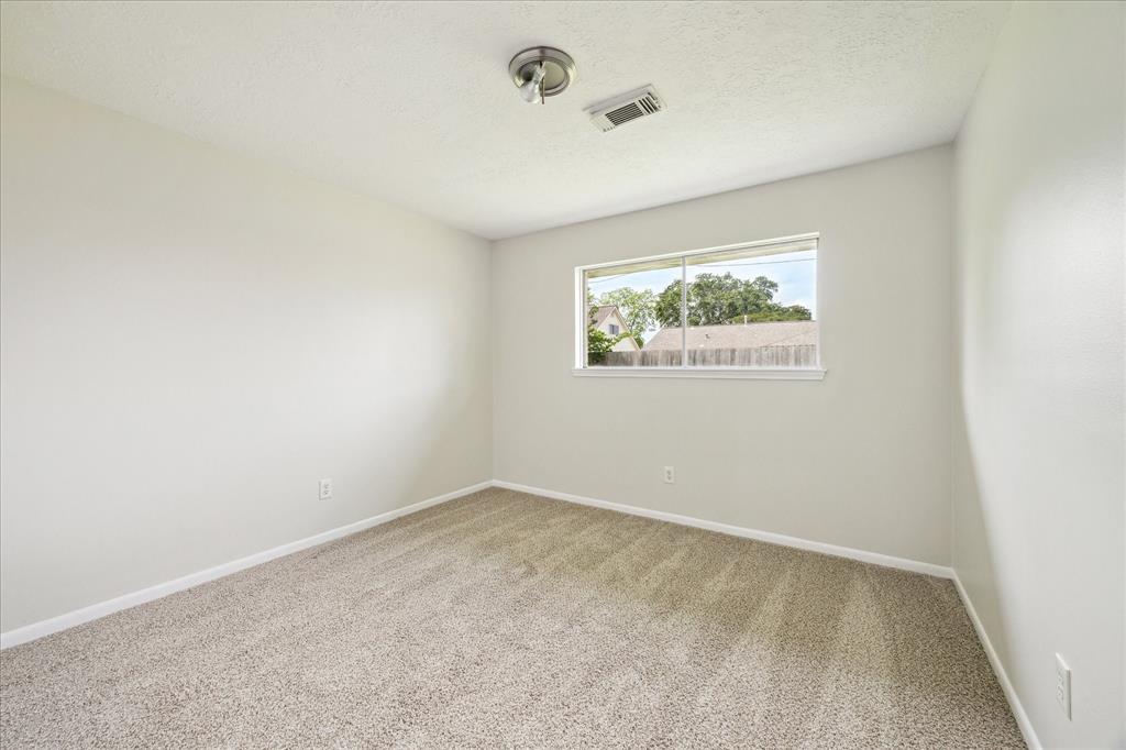 2114 Yorktown Court, League City, Texas image 9
