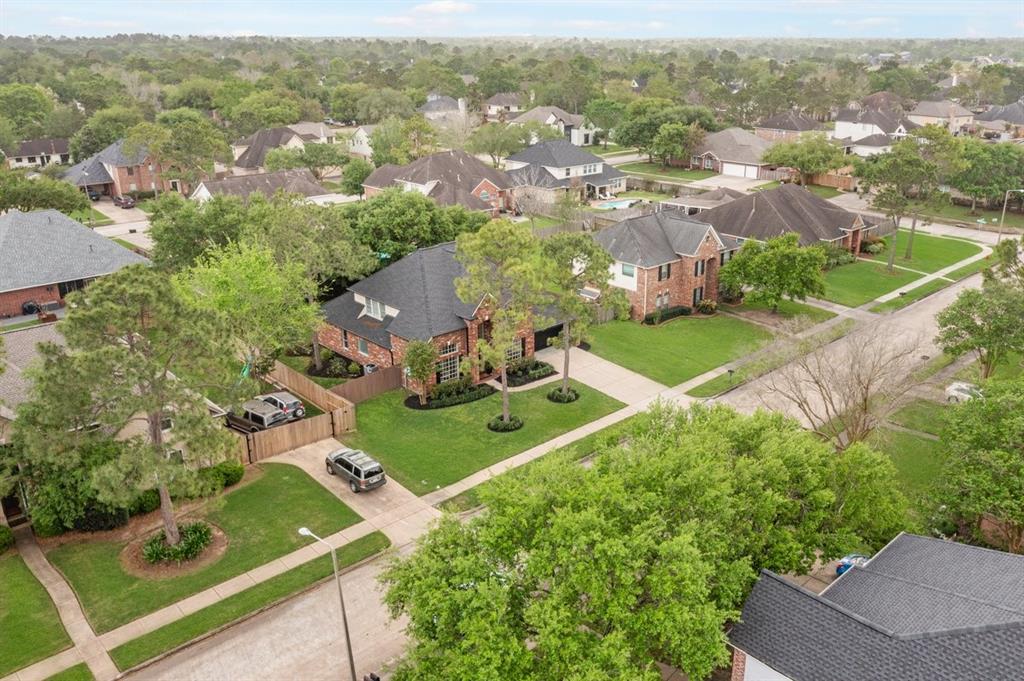 1309 Buttonwood Drive, Friendswood, Texas image 6