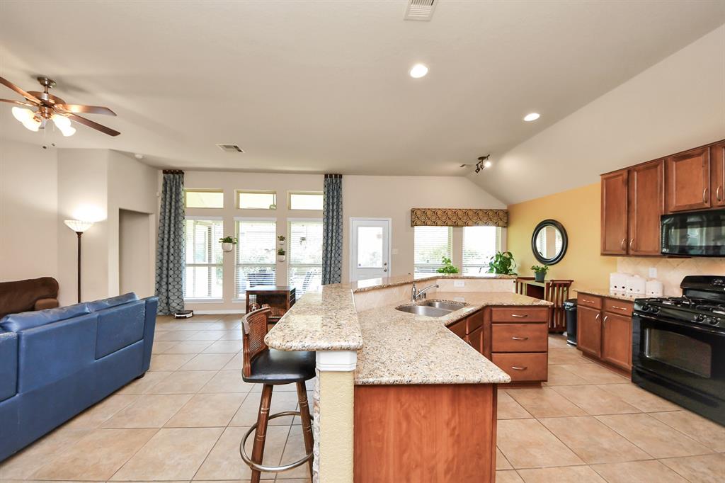 6822 Oaken Gate Way, Humble, Texas image 16