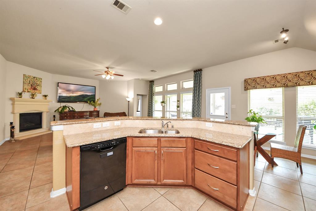 6822 Oaken Gate Way, Humble, Texas image 19