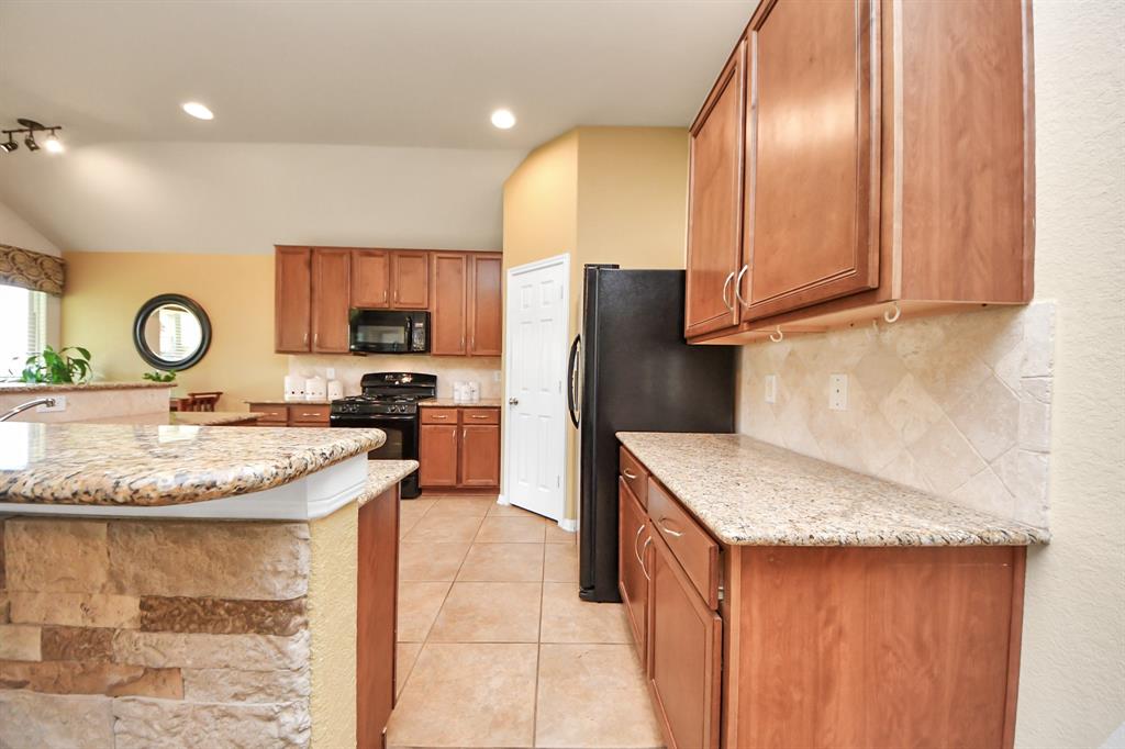 6822 Oaken Gate Way, Humble, Texas image 21
