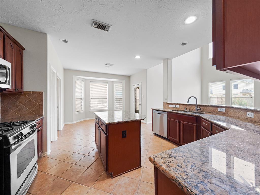 4015 Candle Cove Court, Sugar Land, Texas image 13
