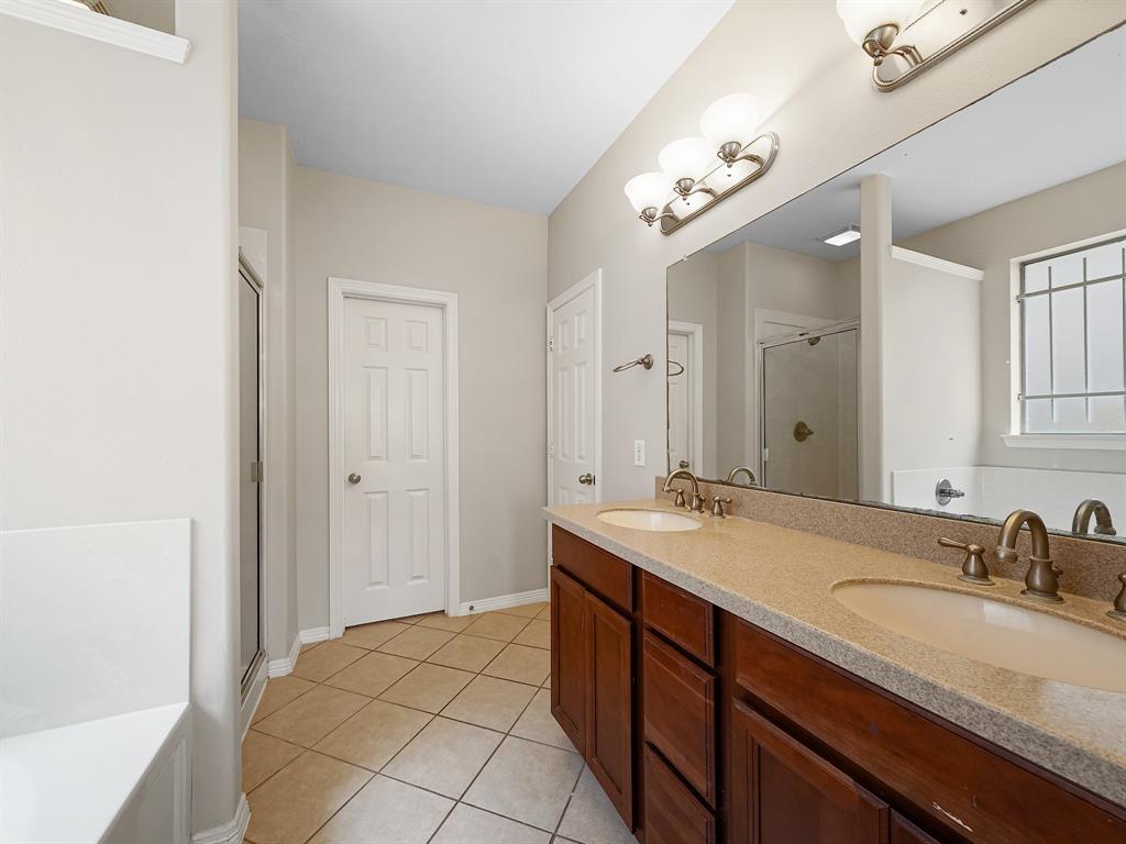 4015 Candle Cove Court, Sugar Land, Texas image 18