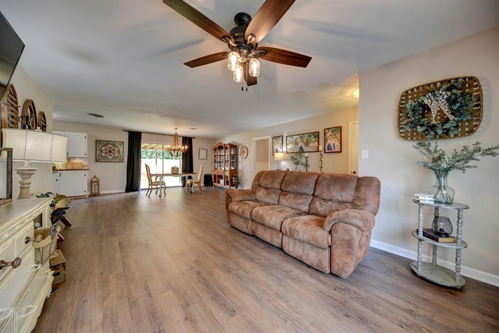 507 Sandra Drive, Brenham, Texas image 2