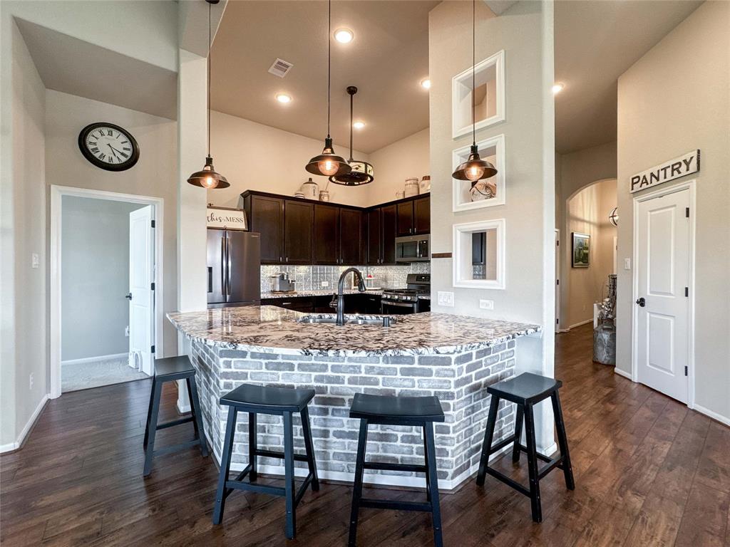 2518 Kelson Cove Drive, Texas City, Texas image 6