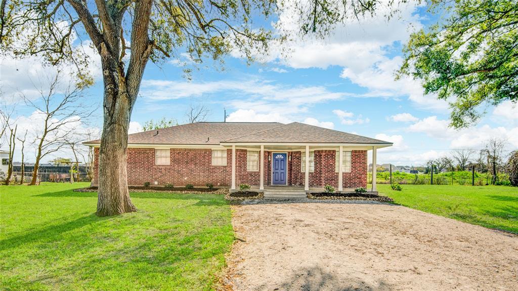 1032 County Road 44, Angleton, Texas image 2
