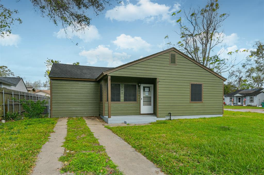 749 Lorrain Street, Angleton, Texas image 2