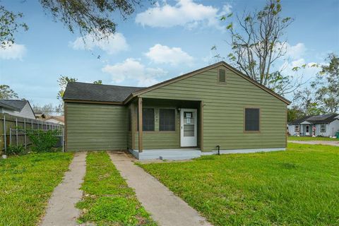 A home in Angleton