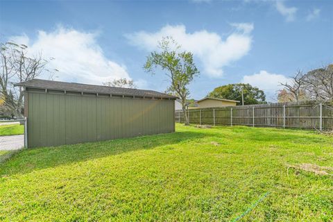 A home in Angleton