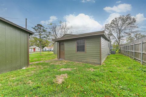 A home in Angleton