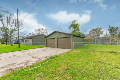 A home in Angleton