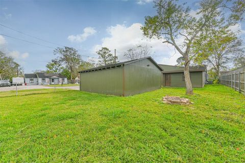 A home in Angleton