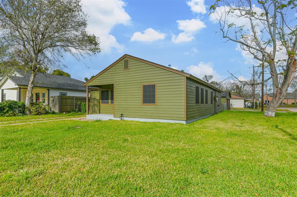 749 Lorrain Street, Angleton, Texas image 3