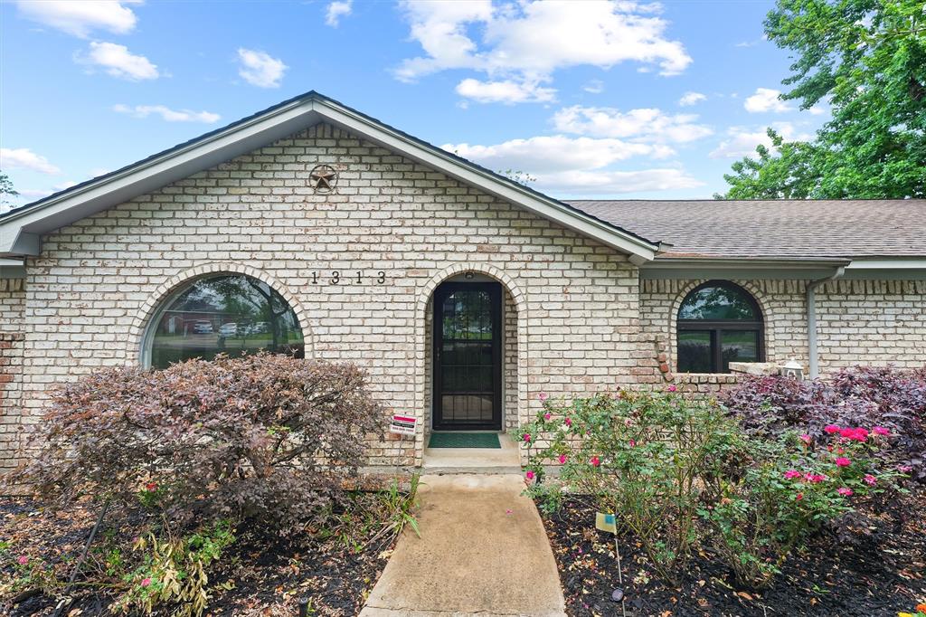 1313 Lynwood Road, Spring, Texas image 3