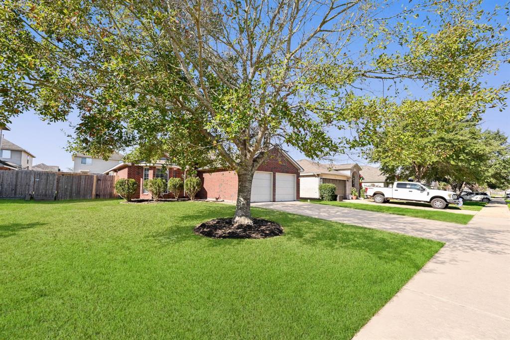 819 Rosa Del Villa Court, Richmond, Texas image 2