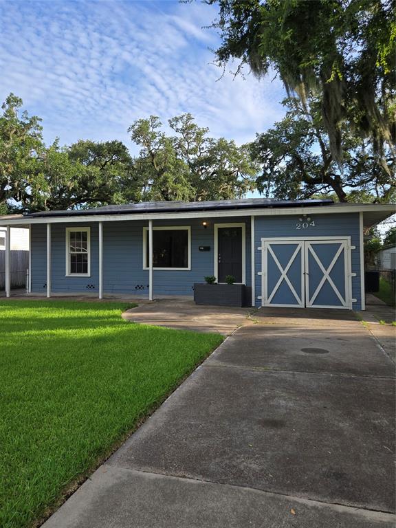 204 Jasmine Street, Lake Jackson, Texas image 1
