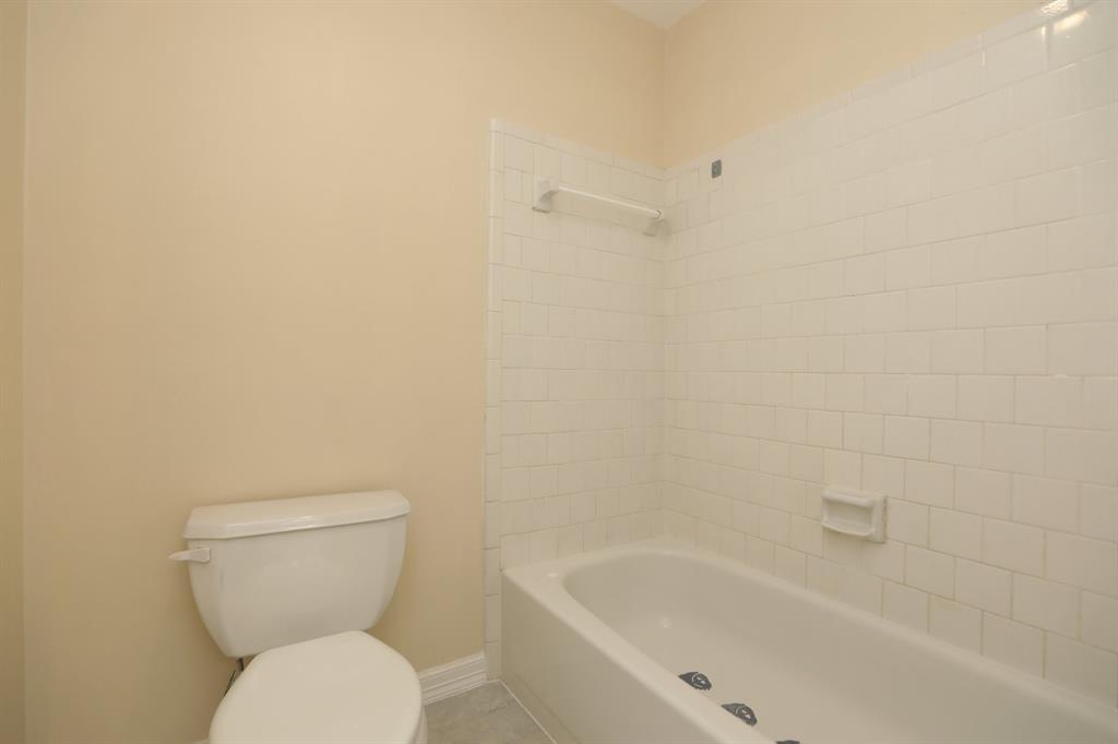 8606 Quail Vista Drive, Missouri City, Texas image 32