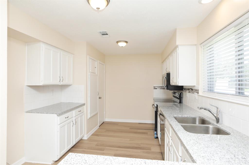 8606 Quail Vista Drive, Missouri City, Texas image 11